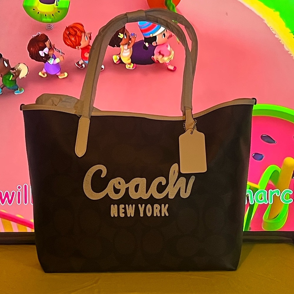 Coach City Tote Bag With Coach Logo NWT - Picture 9 of 14